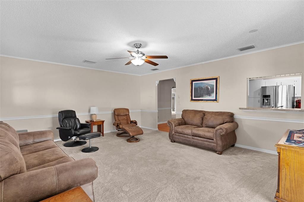 На продажу: $249,900 (3 спален, 2 ванн, 1896 Квадратных фут)