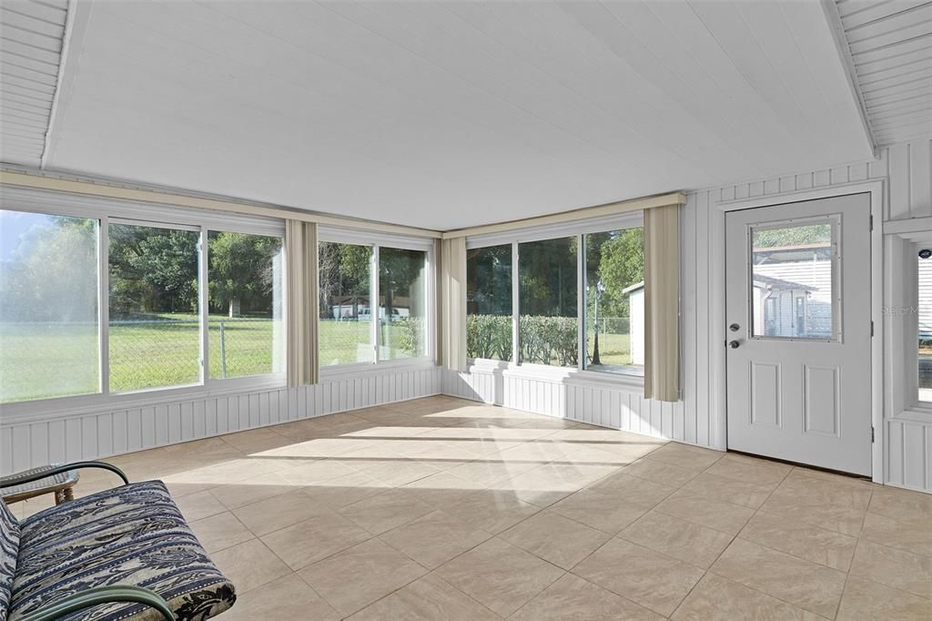 На продажу: $249,900 (3 спален, 2 ванн, 1896 Квадратных фут)