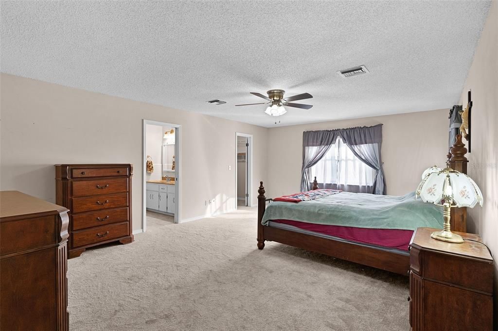 На продажу: $249,900 (3 спален, 2 ванн, 1896 Квадратных фут)