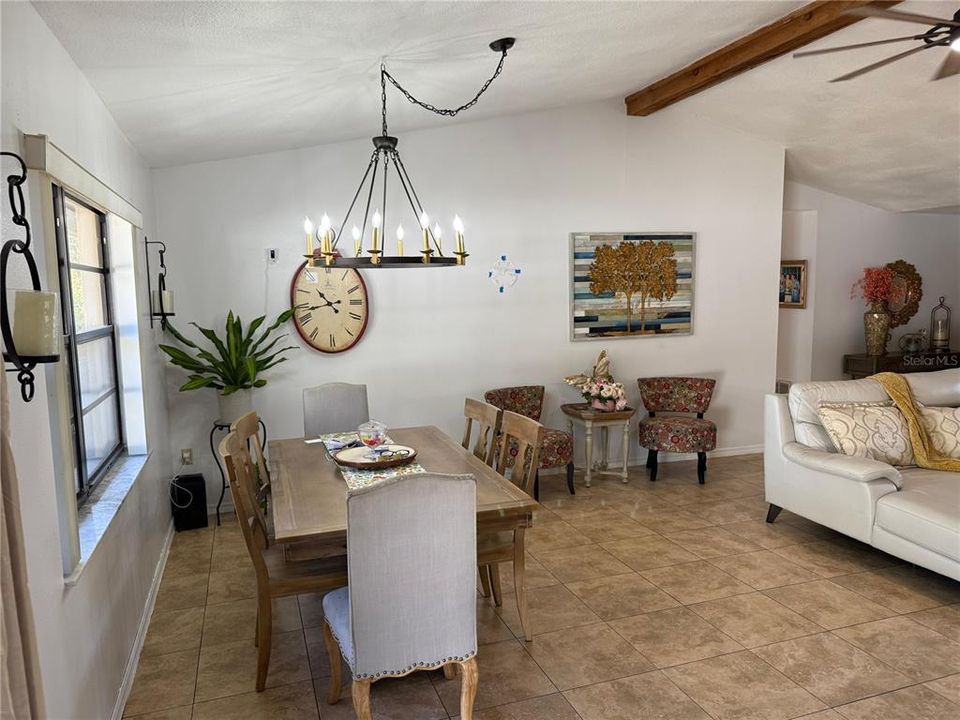 En Venta: $293,900 (2 camas, 2 baños, 1476 Pies cuadrados)