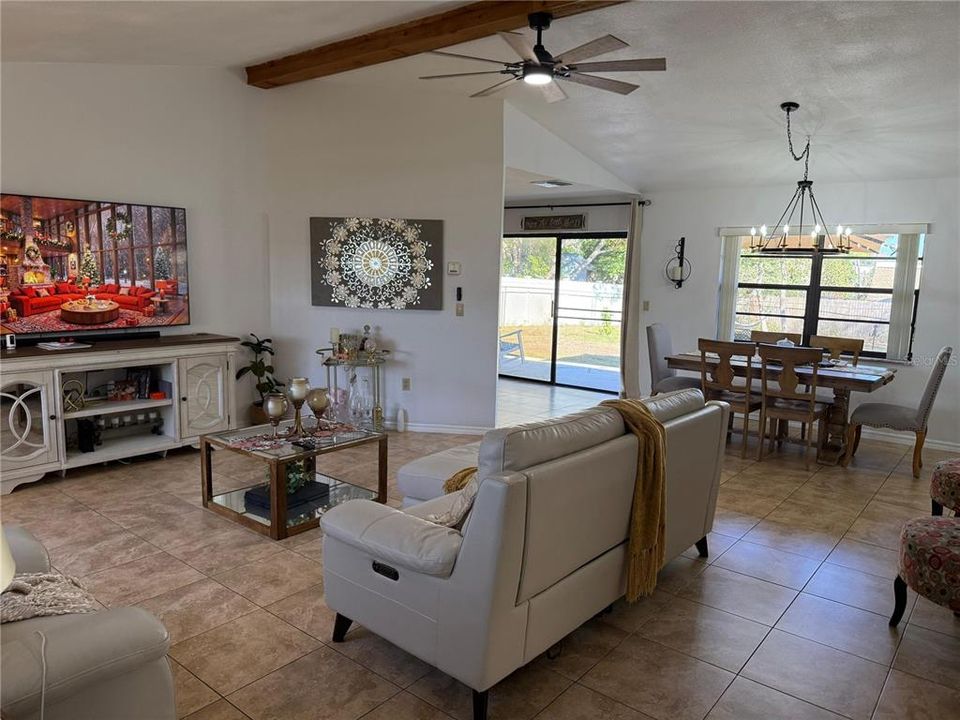 En Venta: $293,900 (2 camas, 2 baños, 1476 Pies cuadrados)