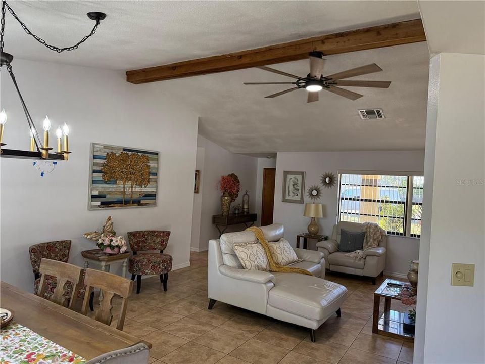 En Venta: $293,900 (2 camas, 2 baños, 1476 Pies cuadrados)