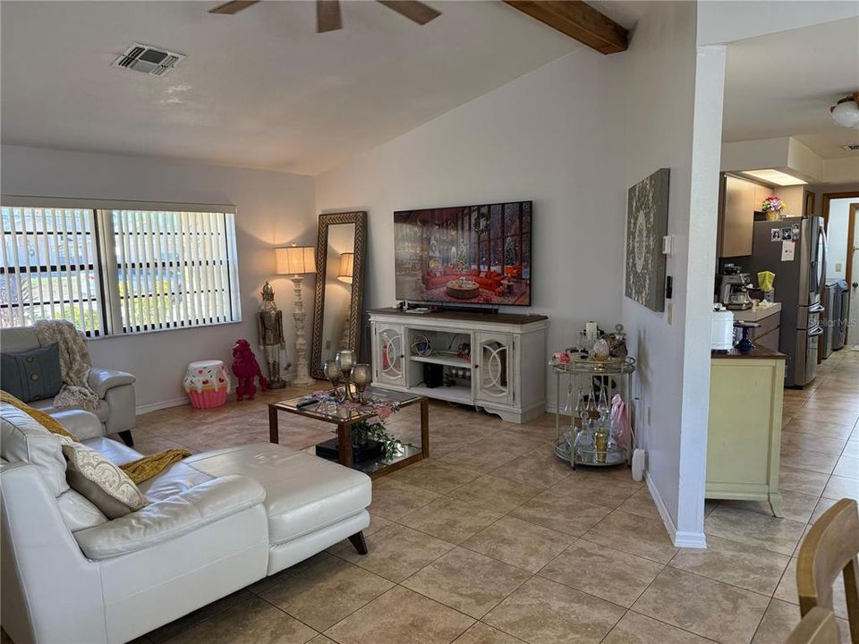 En Venta: $293,900 (2 camas, 2 baños, 1476 Pies cuadrados)