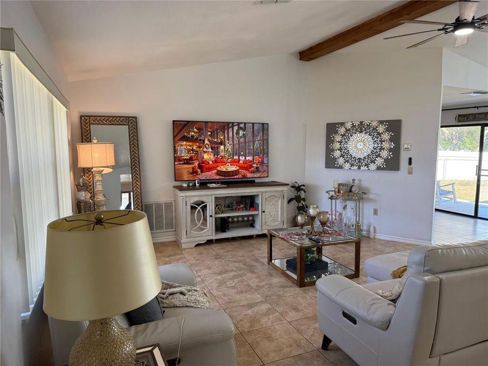 En Venta: $293,900 (2 camas, 2 baños, 1476 Pies cuadrados)