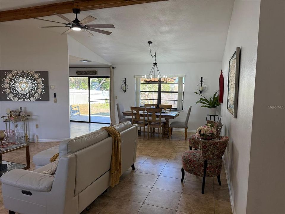 En Venta: $293,900 (2 camas, 2 baños, 1476 Pies cuadrados)