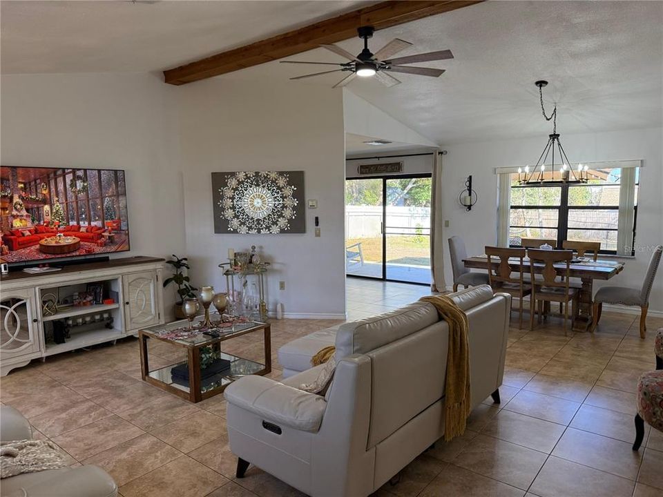 En Venta: $293,900 (2 camas, 2 baños, 1476 Pies cuadrados)