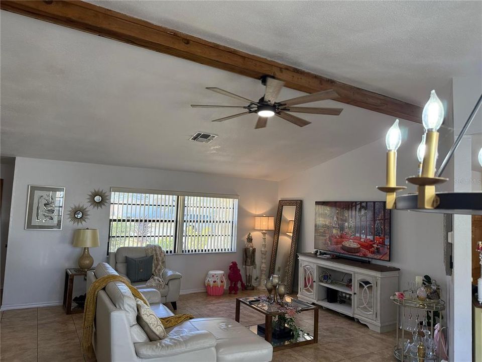 En Venta: $293,900 (2 camas, 2 baños, 1476 Pies cuadrados)