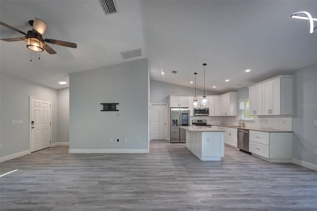 En Venta: $350,000 (3 camas, 2 baños, 1347 Pies cuadrados)