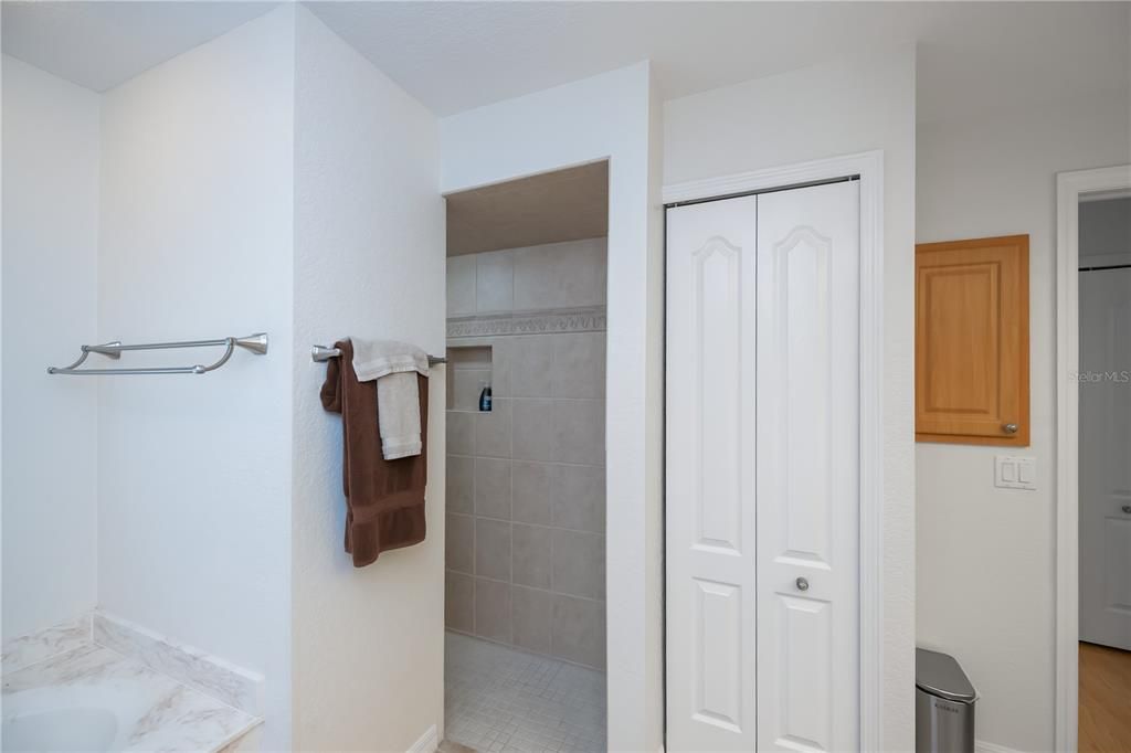 На продажу: $449,900 (3 спален, 2 ванн, 2083 Квадратных фут)