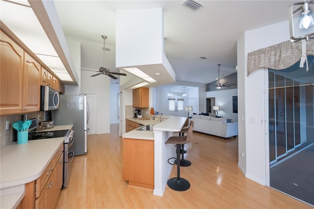 На продажу: $449,900 (3 спален, 2 ванн, 2083 Квадратных фут)