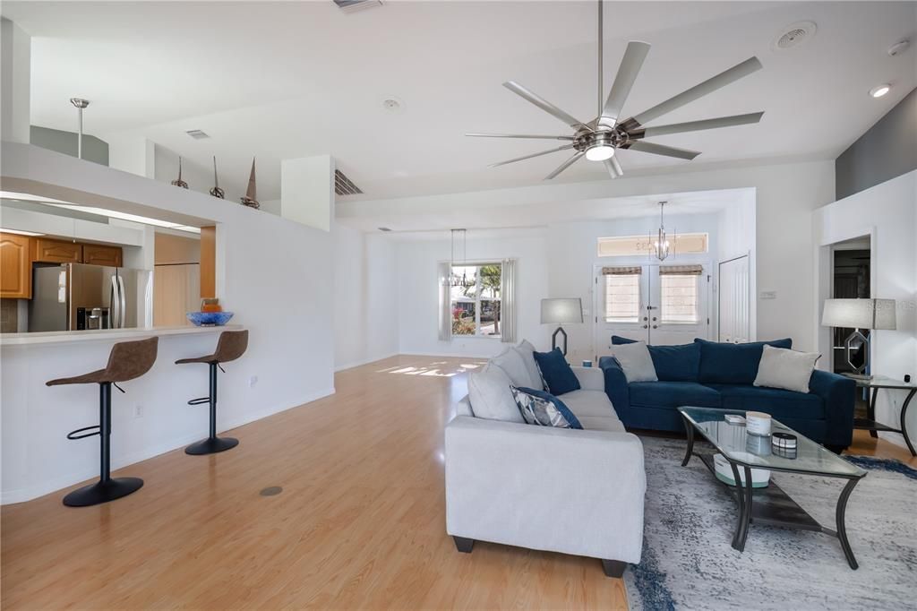 На продажу: $449,900 (3 спален, 2 ванн, 2083 Квадратных фут)