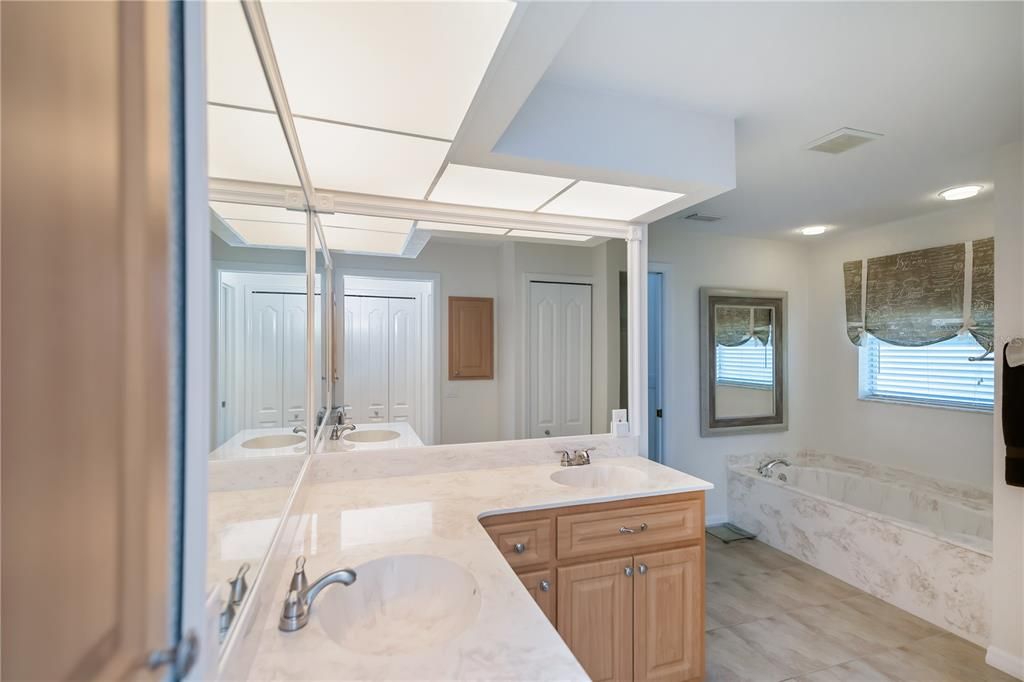 На продажу: $449,900 (3 спален, 2 ванн, 2083 Квадратных фут)