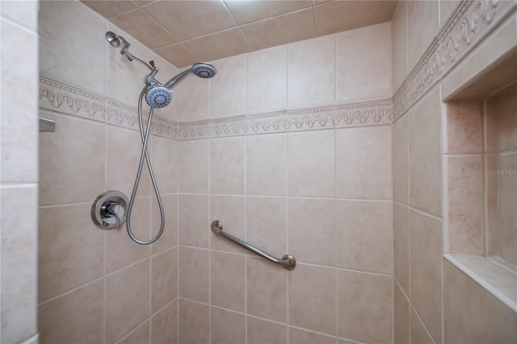 На продажу: $449,900 (3 спален, 2 ванн, 2083 Квадратных фут)