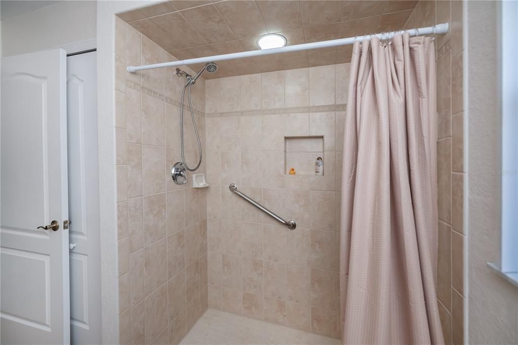 На продажу: $449,900 (3 спален, 2 ванн, 2083 Квадратных фут)