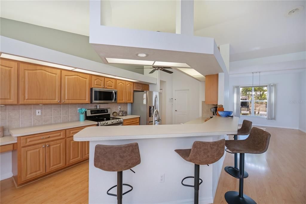 На продажу: $449,900 (3 спален, 2 ванн, 2083 Квадратных фут)