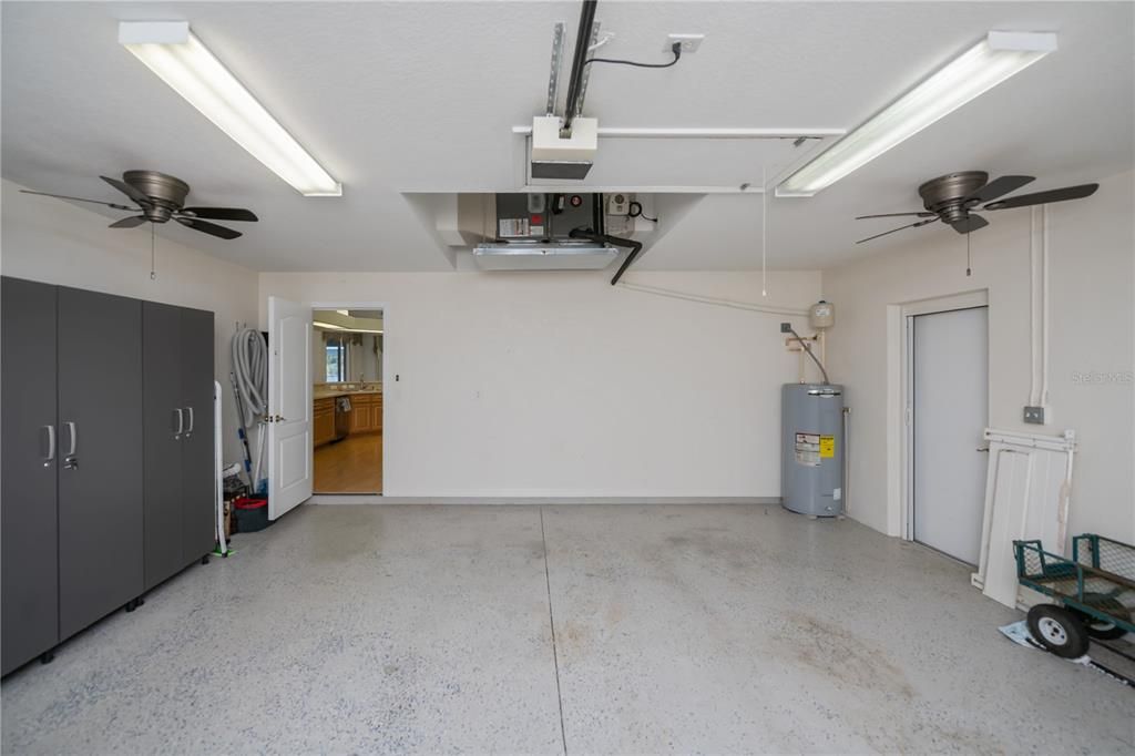 На продажу: $449,900 (3 спален, 2 ванн, 2083 Квадратных фут)