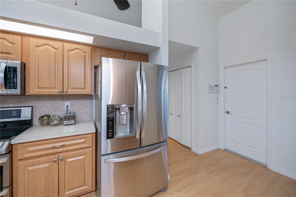 На продажу: $449,900 (3 спален, 2 ванн, 2083 Квадратных фут)