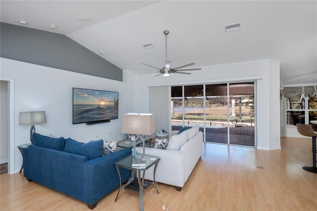 На продажу: $449,900 (3 спален, 2 ванн, 2083 Квадратных фут)