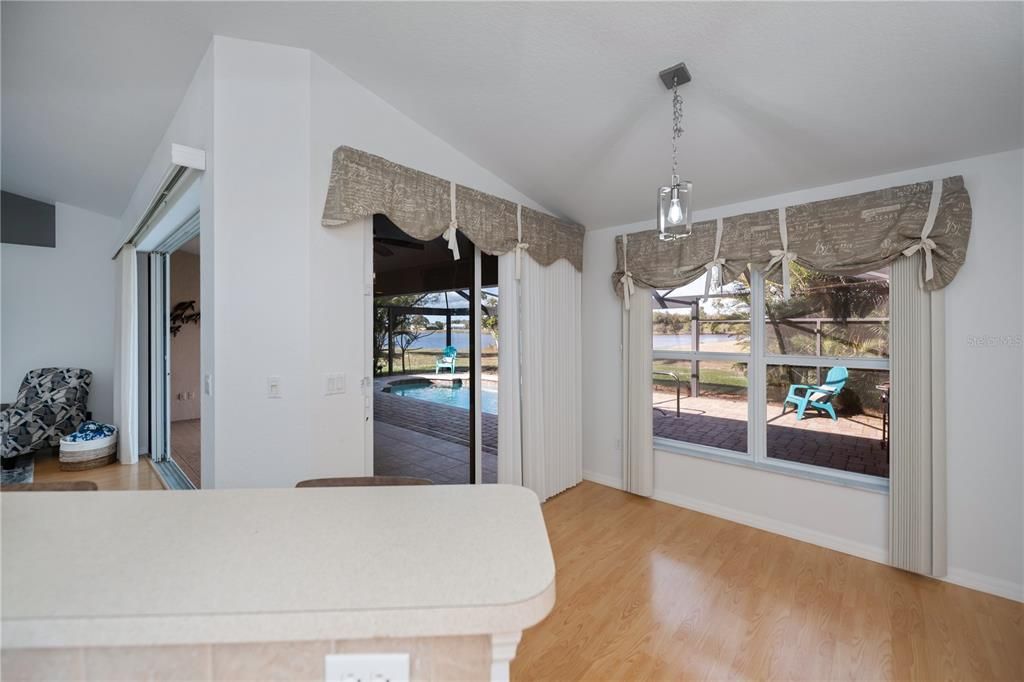 На продажу: $449,900 (3 спален, 2 ванн, 2083 Квадратных фут)