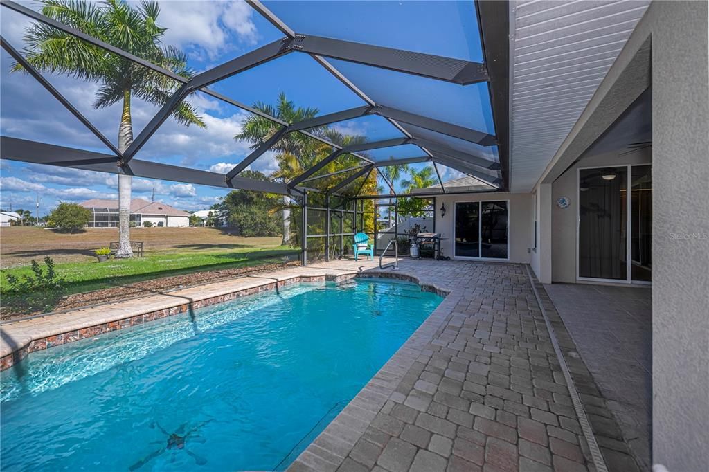 На продажу: $449,900 (3 спален, 2 ванн, 2083 Квадратных фут)