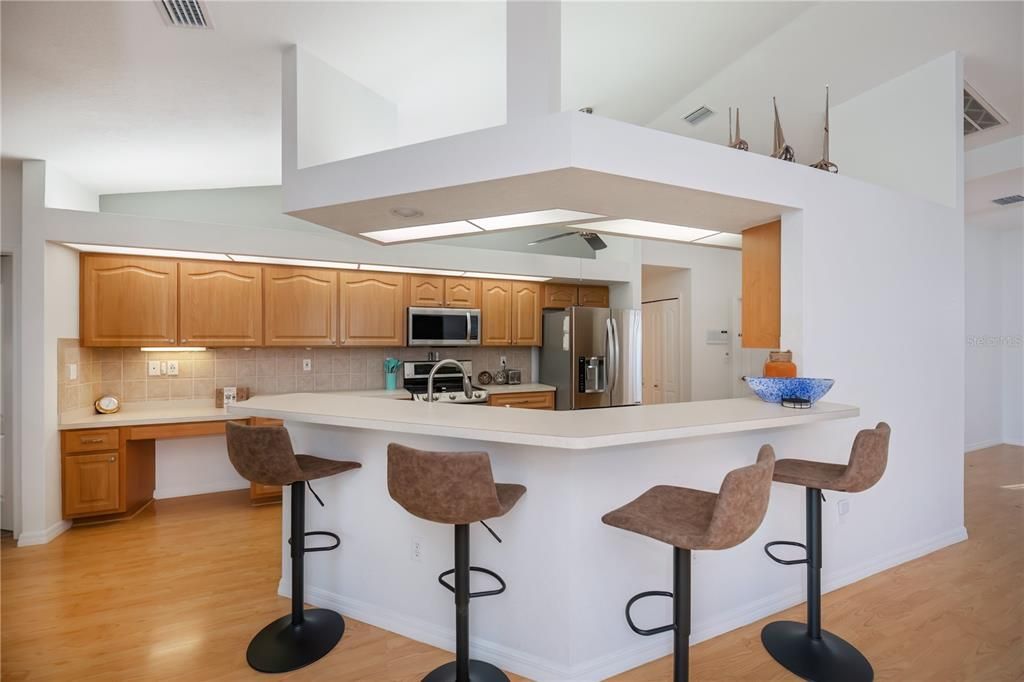 На продажу: $449,900 (3 спален, 2 ванн, 2083 Квадратных фут)