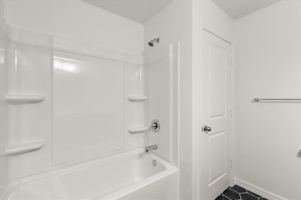 На продажу: $397,794 (4 спален, 2 ванн, 1707 Квадратных фут)