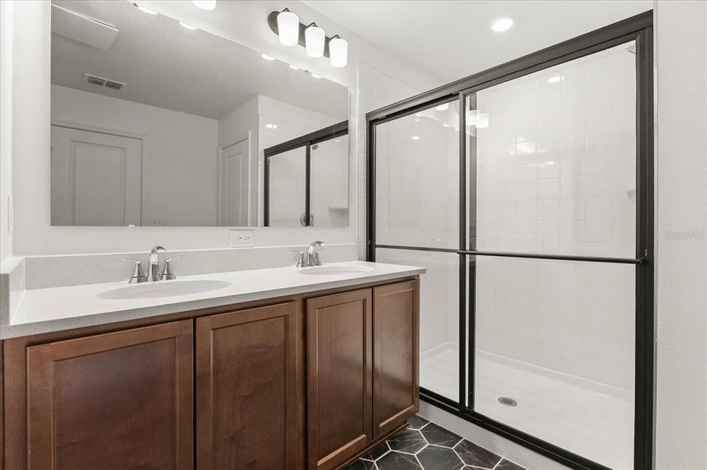 На продажу: $397,794 (4 спален, 2 ванн, 1707 Квадратных фут)