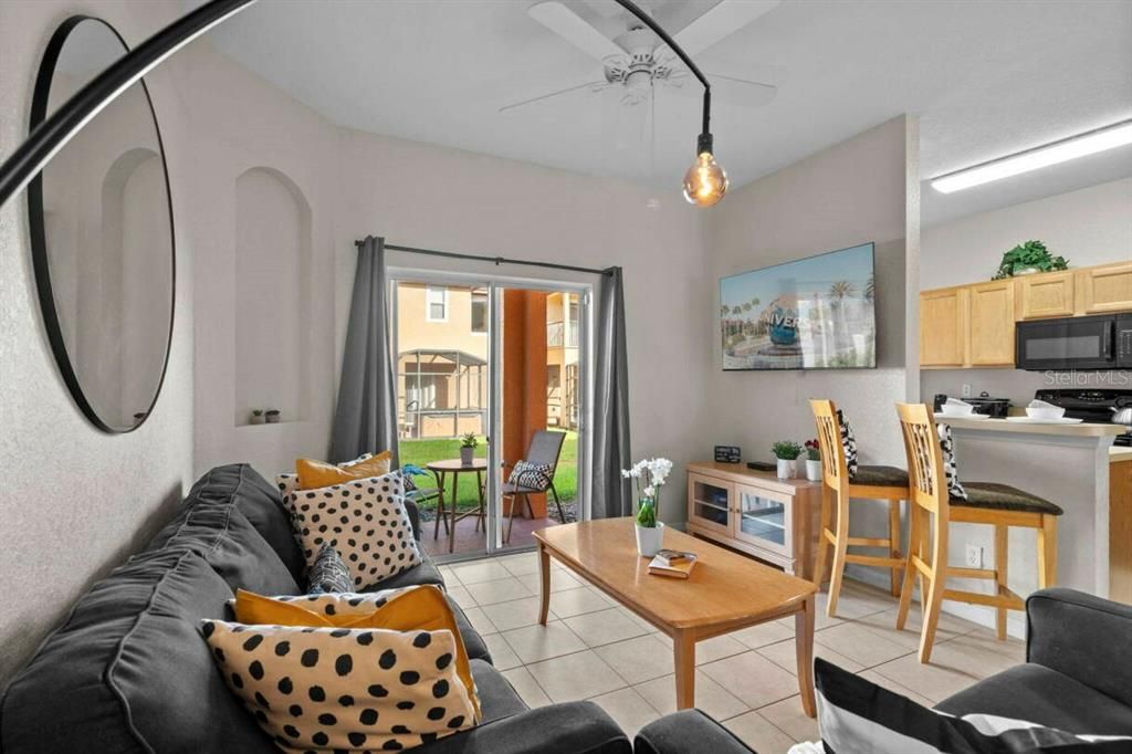 На продажу: $269,900 (3 спален, 3 ванн, 1440 Квадратных фут)