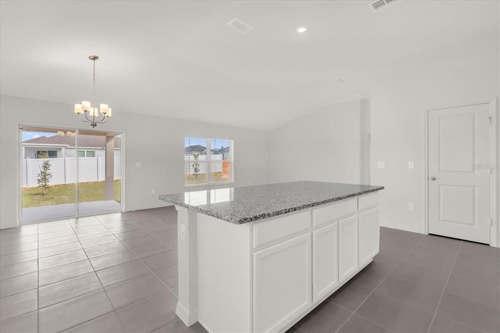 На продажу: $388,202 (4 спален, 2 ванн, 1707 Квадратных фут)