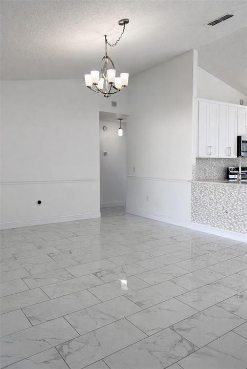 En Venta: $465,000 (4 camas, 2 baños, 1555 Pies cuadrados)