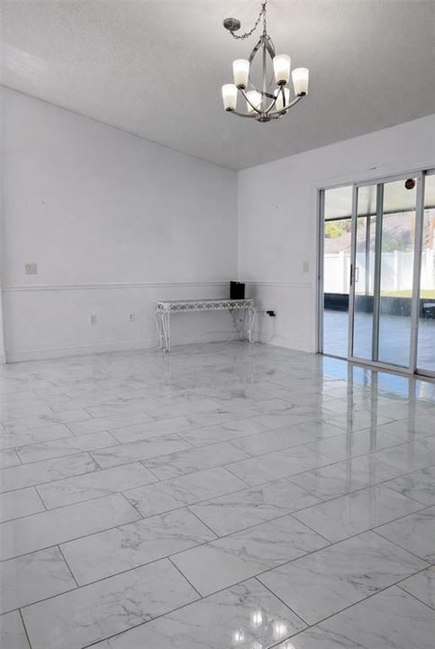 En Venta: $465,000 (4 camas, 2 baños, 1555 Pies cuadrados)