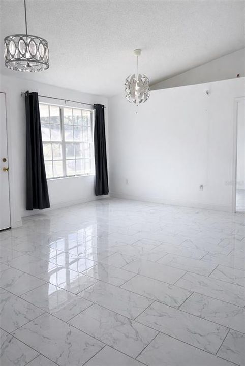 En Venta: $465,000 (4 camas, 2 baños, 1555 Pies cuadrados)