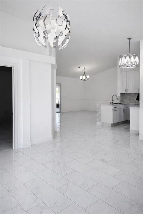 En Venta: $465,000 (4 camas, 2 baños, 1555 Pies cuadrados)