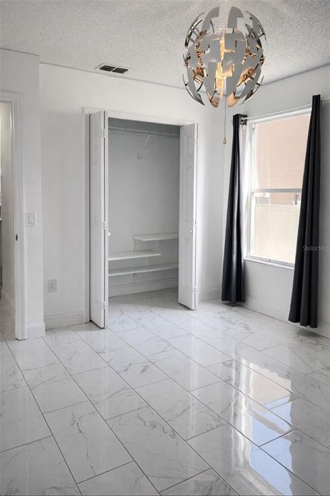 En Venta: $465,000 (4 camas, 2 baños, 1555 Pies cuadrados)