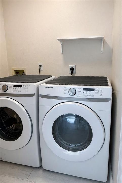 En Venta: $465,000 (4 camas, 2 baños, 1555 Pies cuadrados)