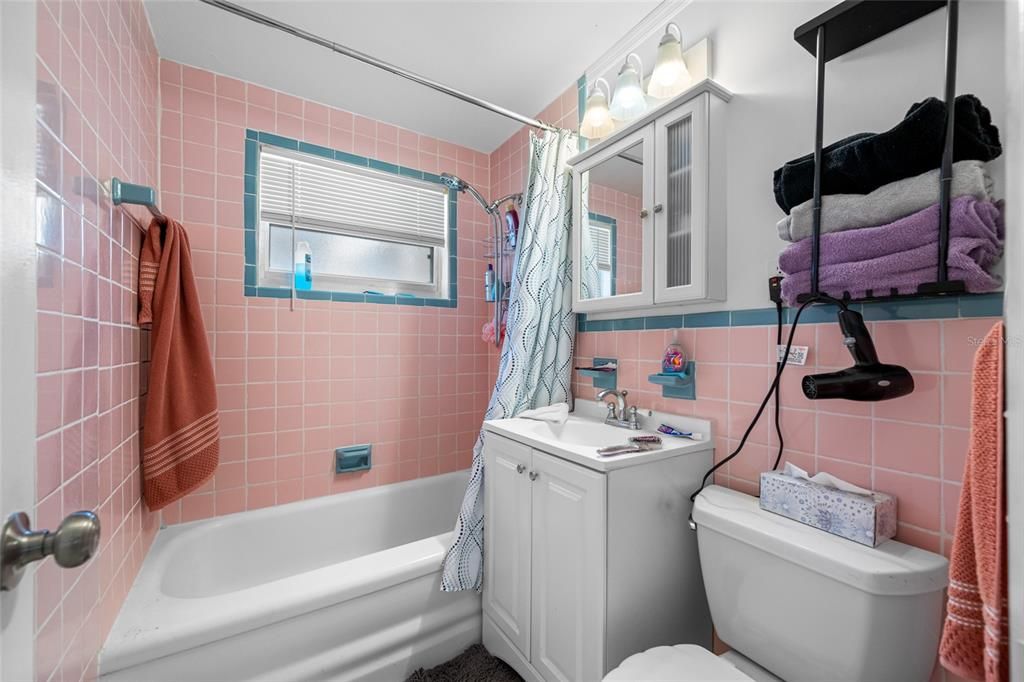 待售: $299,000 (2 贝兹, 1 浴室, 914 平方英尺)