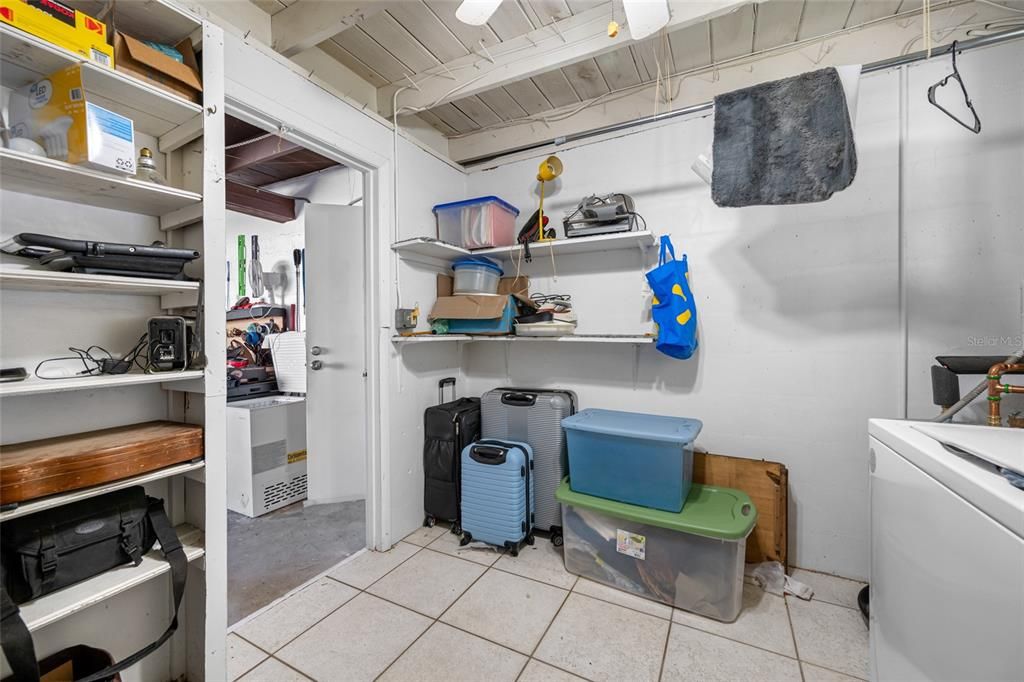 待售: $299,000 (2 贝兹, 1 浴室, 914 平方英尺)