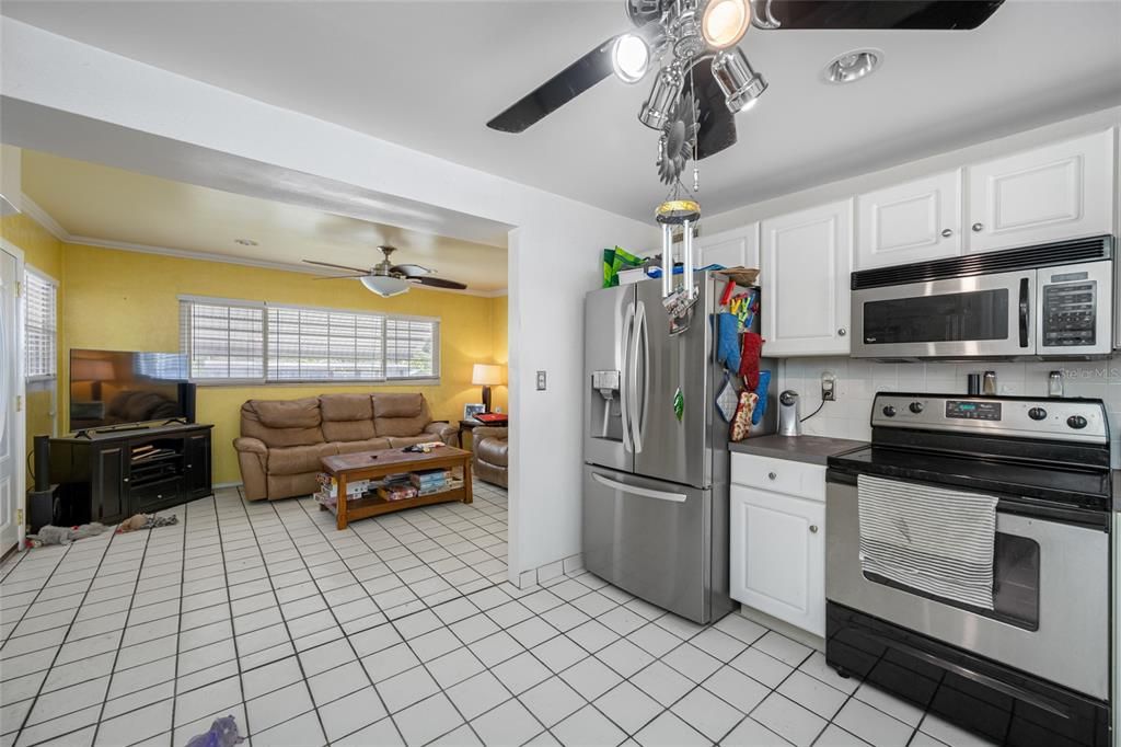 待售: $299,000 (2 贝兹, 1 浴室, 914 平方英尺)