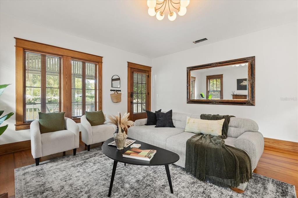 待售: $689,900 (4 贝兹, 3 浴室, 1824 平方英尺)