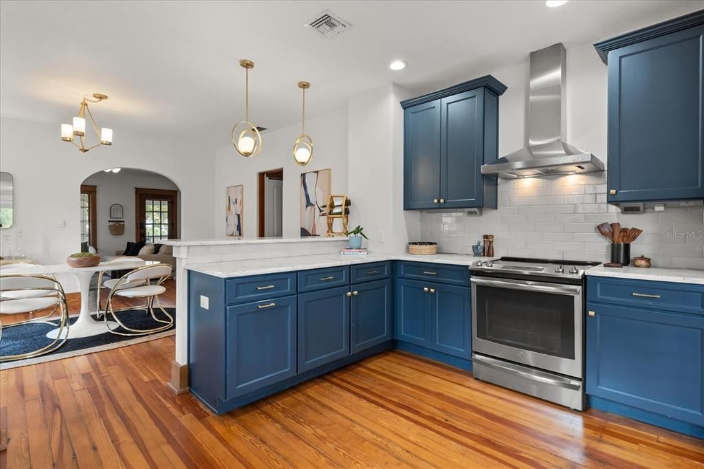 待售: $689,900 (4 贝兹, 3 浴室, 1824 平方英尺)