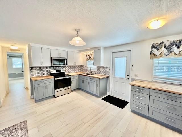 В аренду: $1,700 (2 спален, 2 ванн, 1084 Квадратных фут)