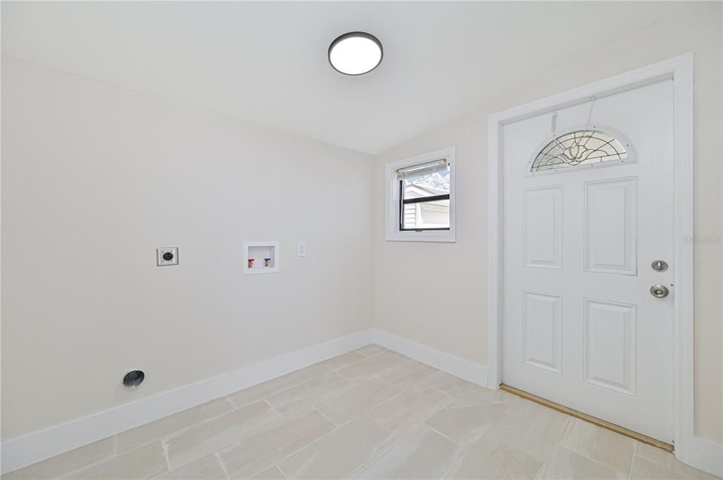 待售: $220,000 (2 贝兹, 2 浴室, 1082 平方英尺)