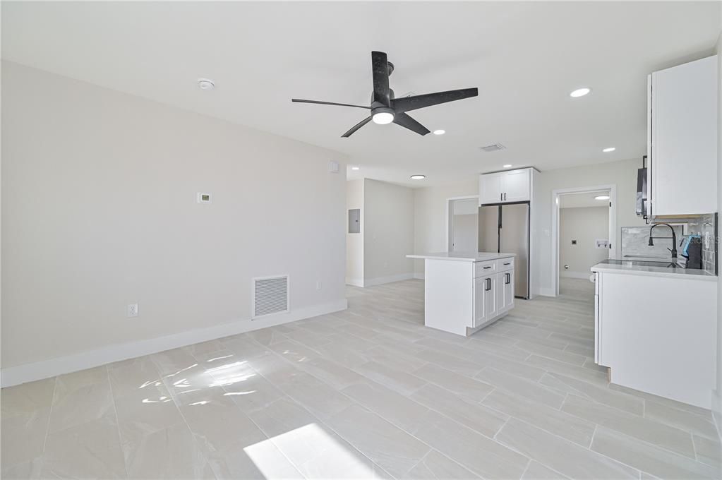 待售: $220,000 (2 贝兹, 2 浴室, 1082 平方英尺)