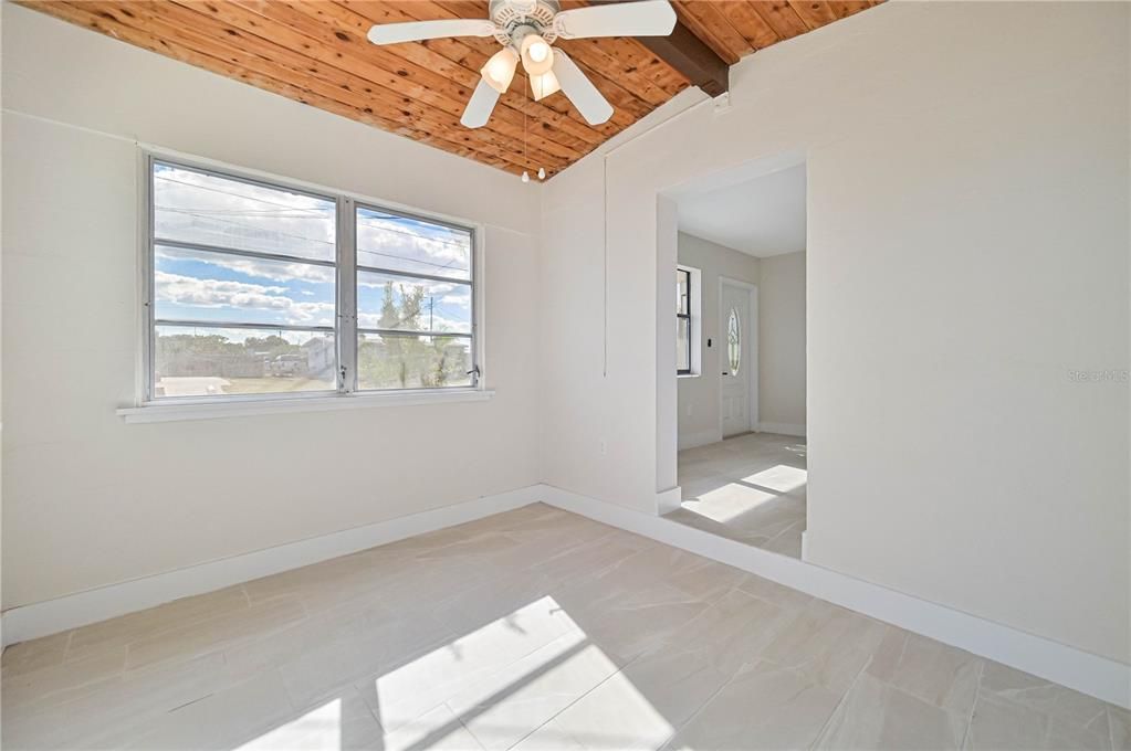 待售: $220,000 (2 贝兹, 2 浴室, 1082 平方英尺)