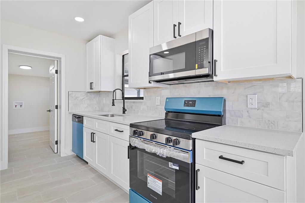 待售: $220,000 (2 贝兹, 2 浴室, 1082 平方英尺)