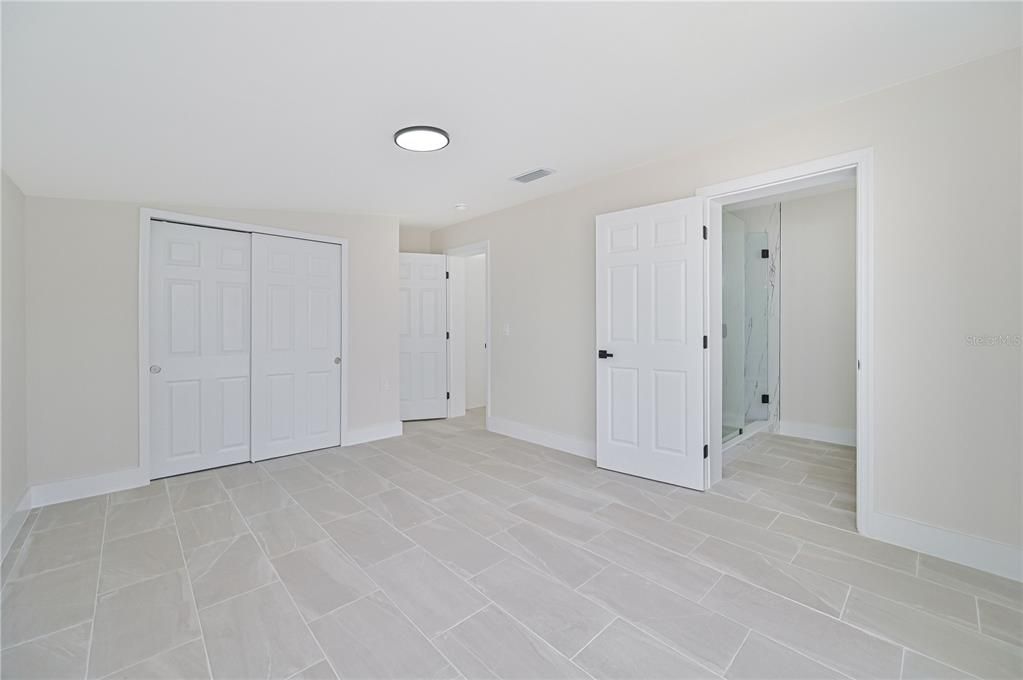 待售: $220,000 (2 贝兹, 2 浴室, 1082 平方英尺)