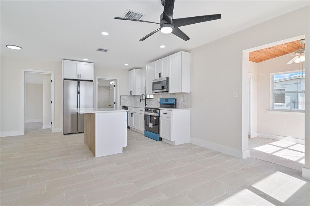 待售: $220,000 (2 贝兹, 2 浴室, 1082 平方英尺)