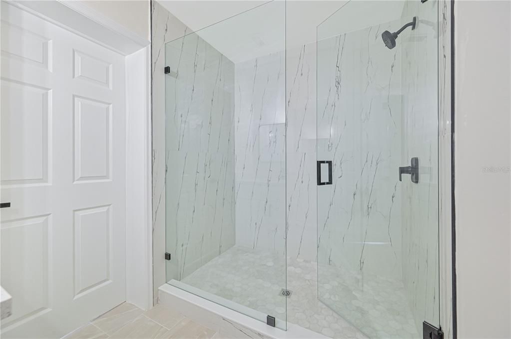 待售: $220,000 (2 贝兹, 2 浴室, 1082 平方英尺)