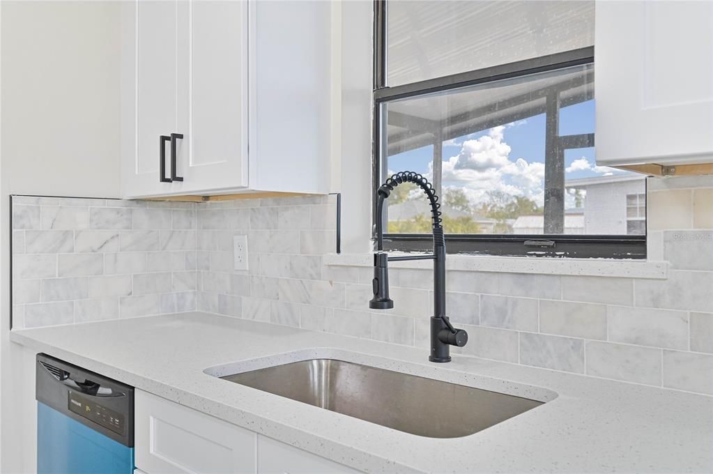 待售: $220,000 (2 贝兹, 2 浴室, 1082 平方英尺)