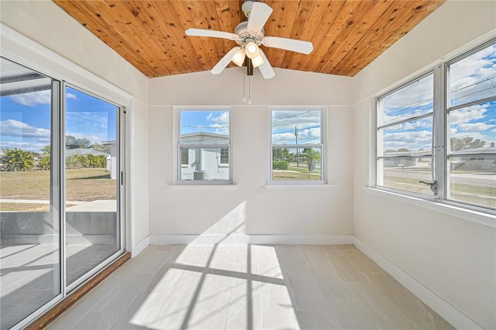 待售: $220,000 (2 贝兹, 2 浴室, 1082 平方英尺)